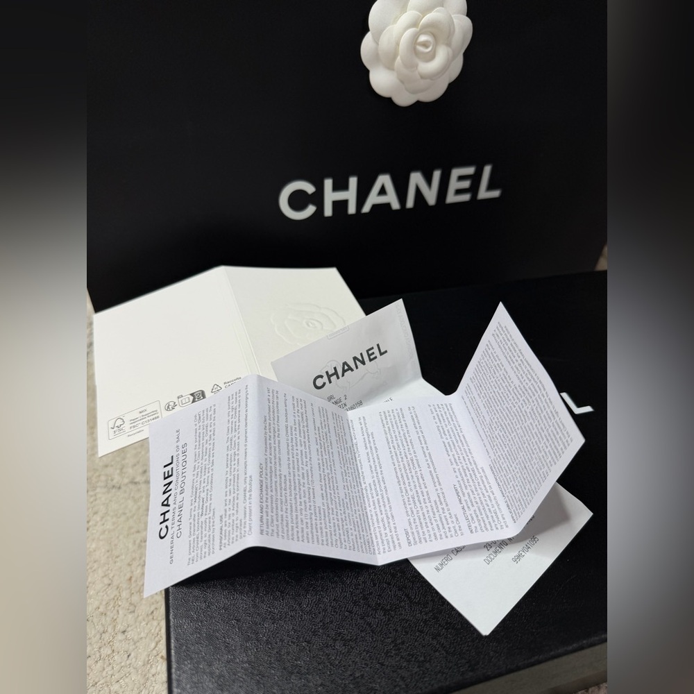Chanel CC Logo Sneakers – White & Black – Full Boutique Set – Brand New - Picture 7 of 13